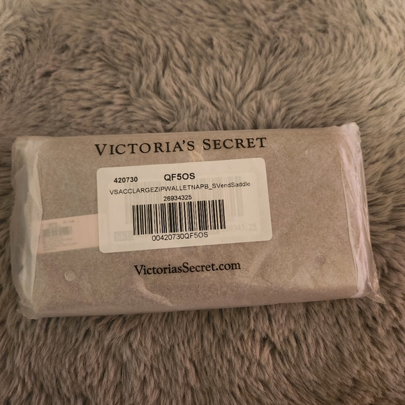 Victoria's Secret Cream Wallet FINAL PRICE 🤎 - Picture 2 of 4